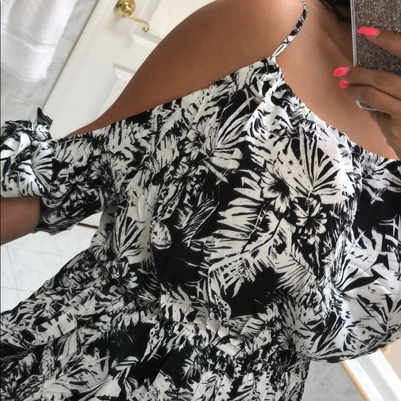 LAST 1! BLACK & WHITE TROPICAL PRINT ROMPER! - Picture 5 of 5
